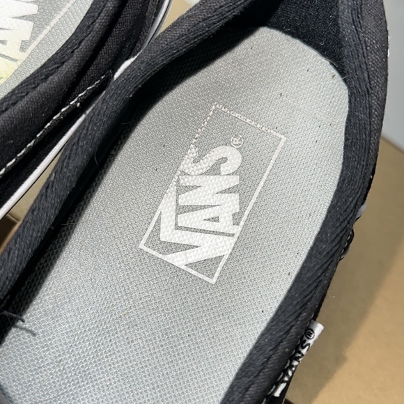 VANS Black Canvas Slip on Skater Shoes. Women’s Size 10. Like New. - Picture 6 of 9